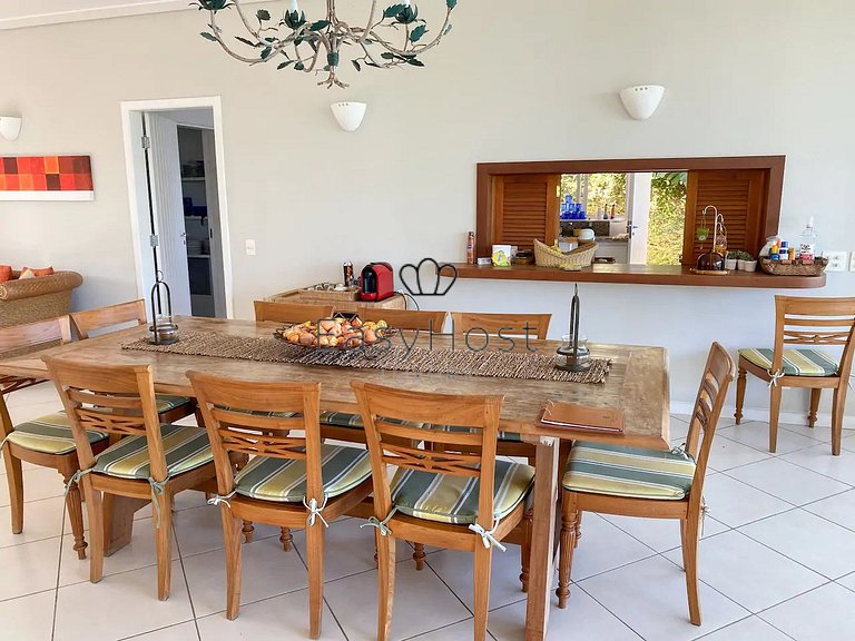 Beachfront house with pool for sale in Angra dos Reis.