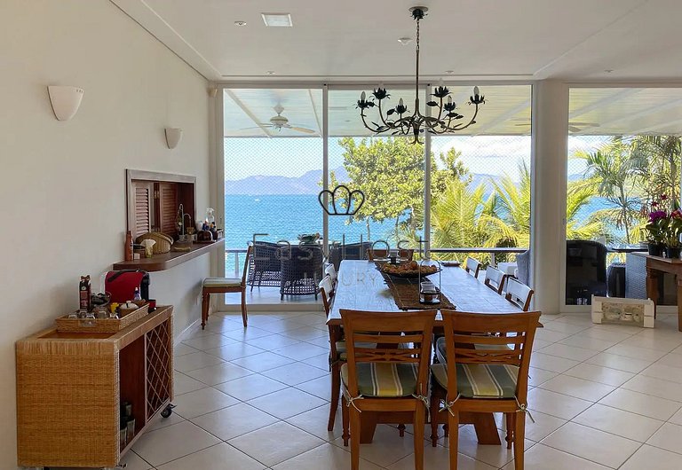 Casa beira mar à venda em Angra dos Reis