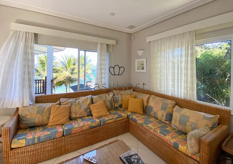 Beachfront house with pool for sale in Angra dos Reis.