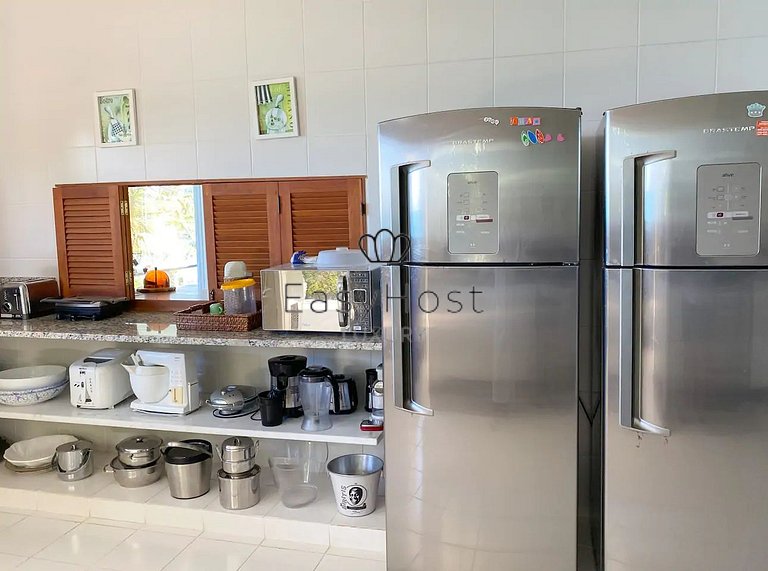 Beachfront house with pool for sale in Angra dos Reis.