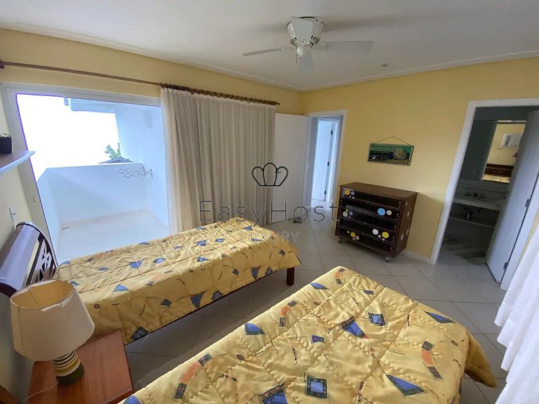 Casa frente al mar con piscina en venta en Angra dos Reis.