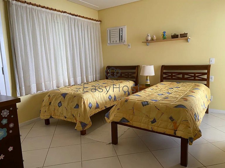 Casa frente al mar con piscina en venta en Angra dos Reis.