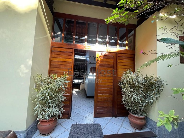 Casa à venda em Angra dos Reis beira mar