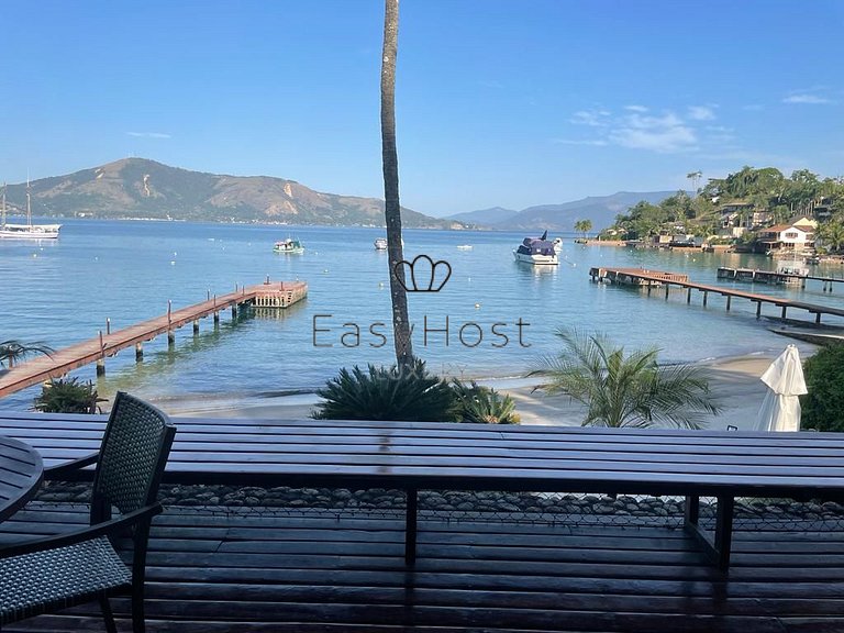 Casa à venda em Angra dos Reis beira mar