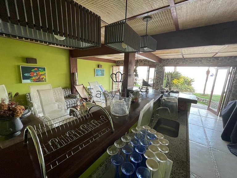 Casa à venda em Angra dos Reis beira mar