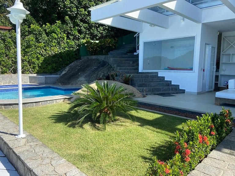 Casa de luxo beira mar à venda em Angra dos Reis