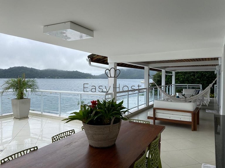 Casa de luxo beira mar à venda em Angra dos Reis