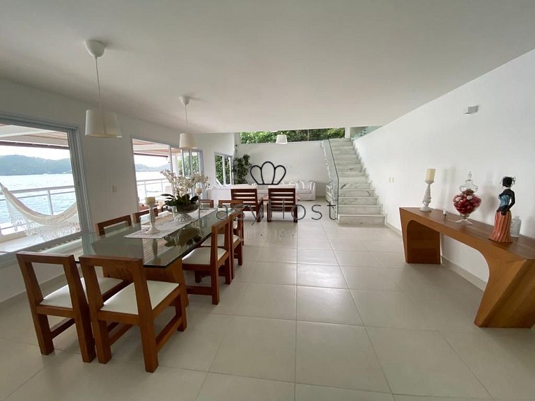 Casa de luxo beira mar à venda em Angra dos Reis