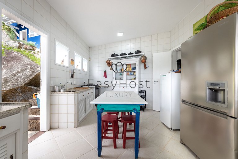 Casa para temporada em Angra dos Reis com piscina e praia