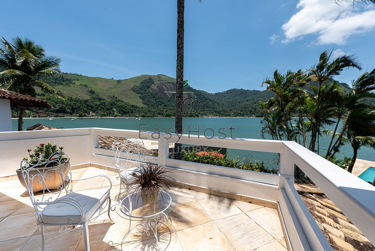 Casa para temporada em Angra dos Reis com piscina e praia