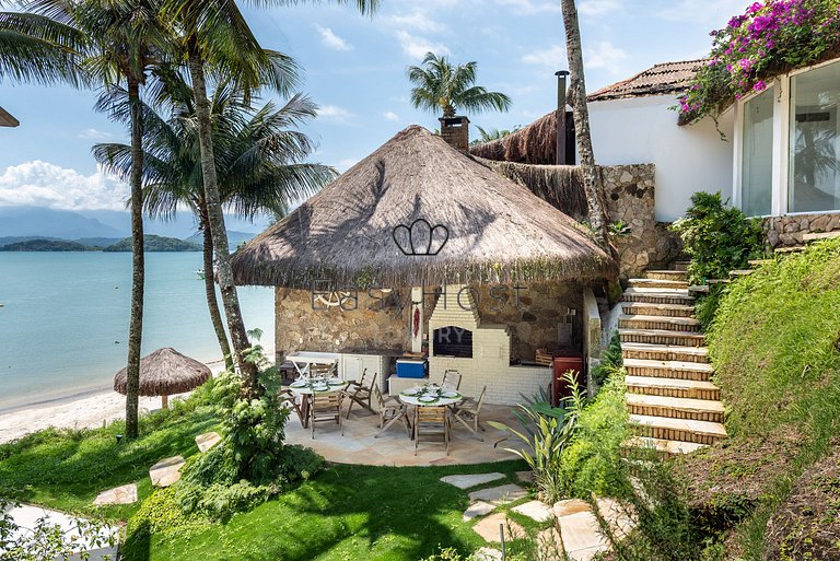 Casa para temporada em Angra dos Reis com piscina e praia