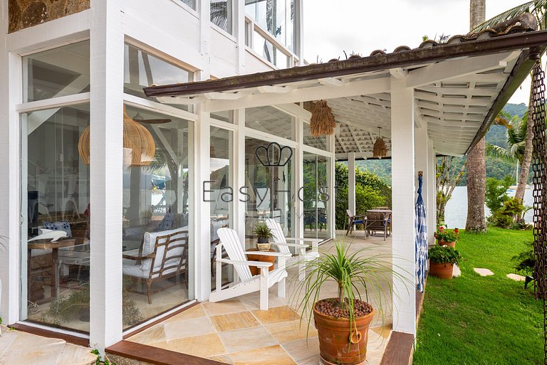 Casa para temporada em Angra dos Reis com piscina e praia