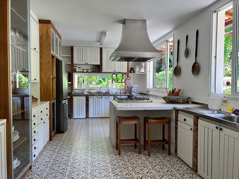 Luxury house rental in Angra dos Reis with beach and pool