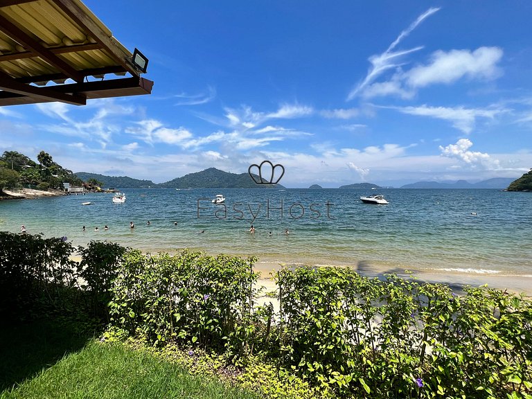 Aluguel de casa luxuosa em Angra com praia e piscina