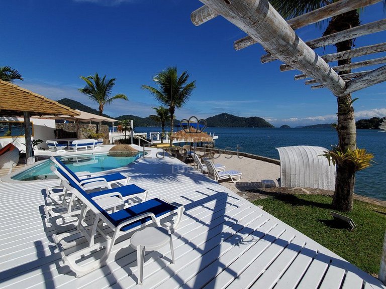 Casa à venda em Angra dos Reis com piscina