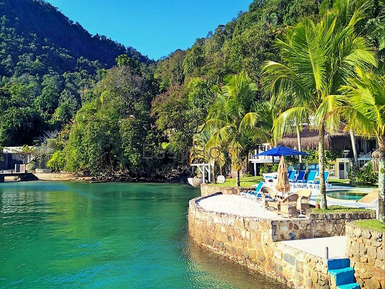 Casa à venda em Angra dos Reis com piscina