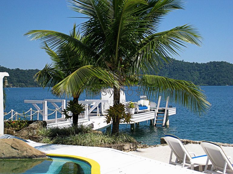 Casa à venda em Angra dos Reis com piscina