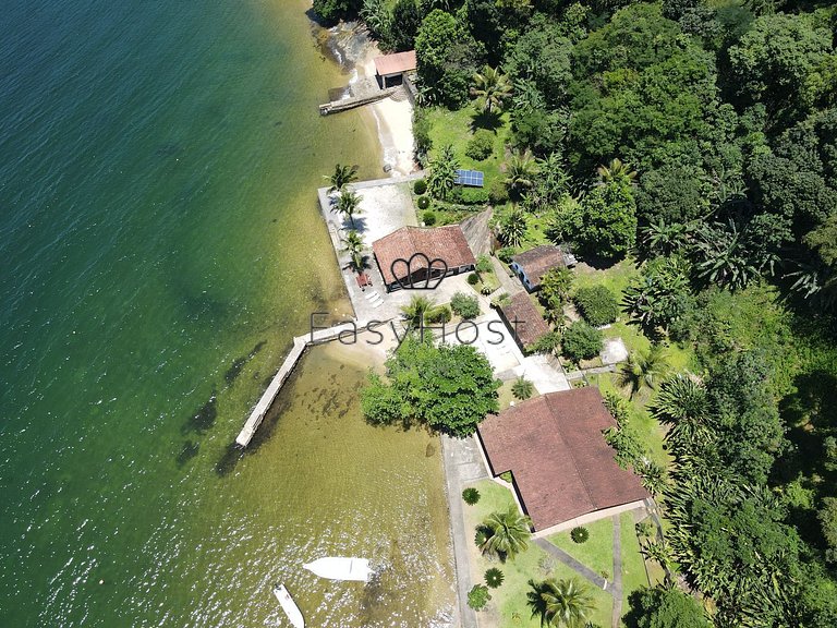 Casa à venda em Angra dos Reis beira mar