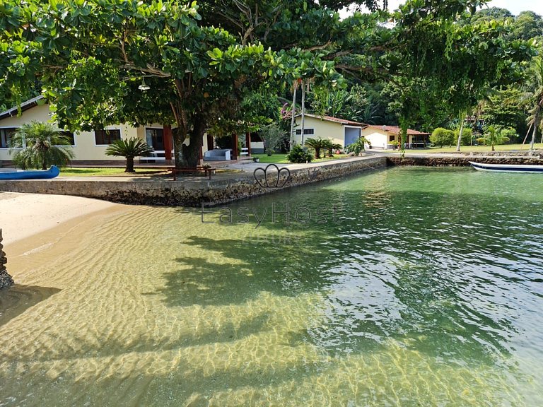 Casa à venda em Angra dos Reis beira mar