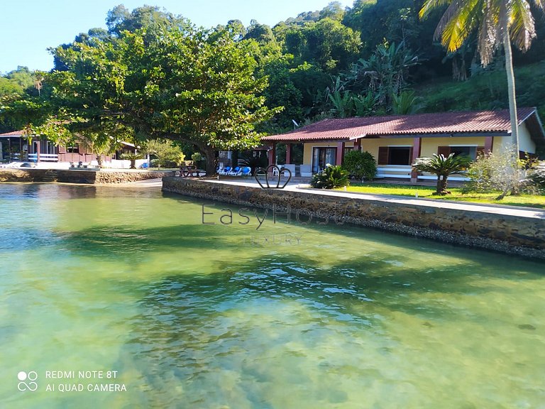 Casa à venda em Angra dos Reis beira mar