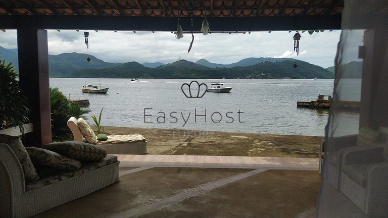 Casa à venda em Angra dos Reis beira mar