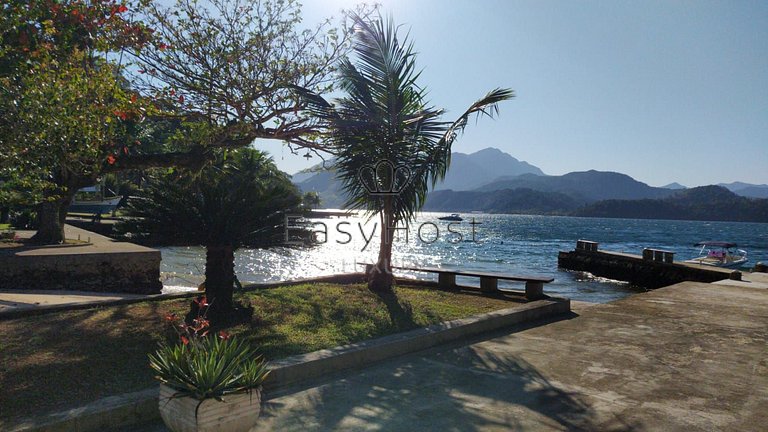 Casa à venda em Angra dos Reis beira mar