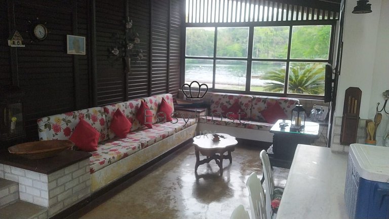 Casa à venda em Angra dos Reis beira mar