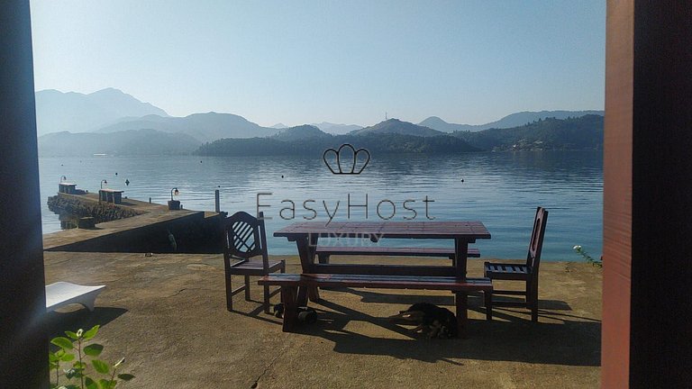 Casa à venda em Angra dos Reis beira mar