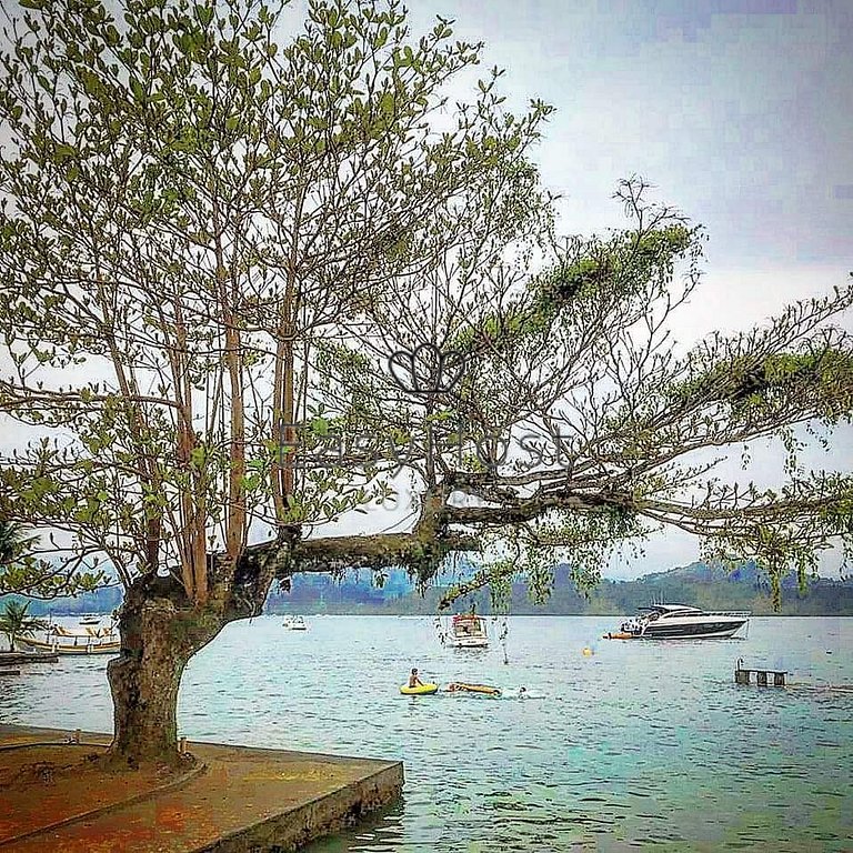Casa à venda em Angra dos Reis beira mar
