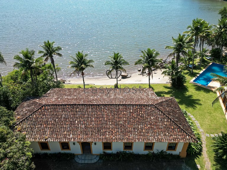 Casa pé na areia à venda em Paraty