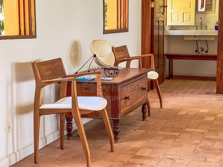 Casa pé na areia à venda em Paraty
