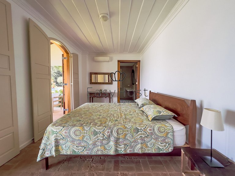 Casa pé na areia à venda em Paraty