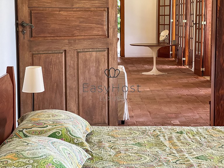 Casa pé na areia à venda em Paraty