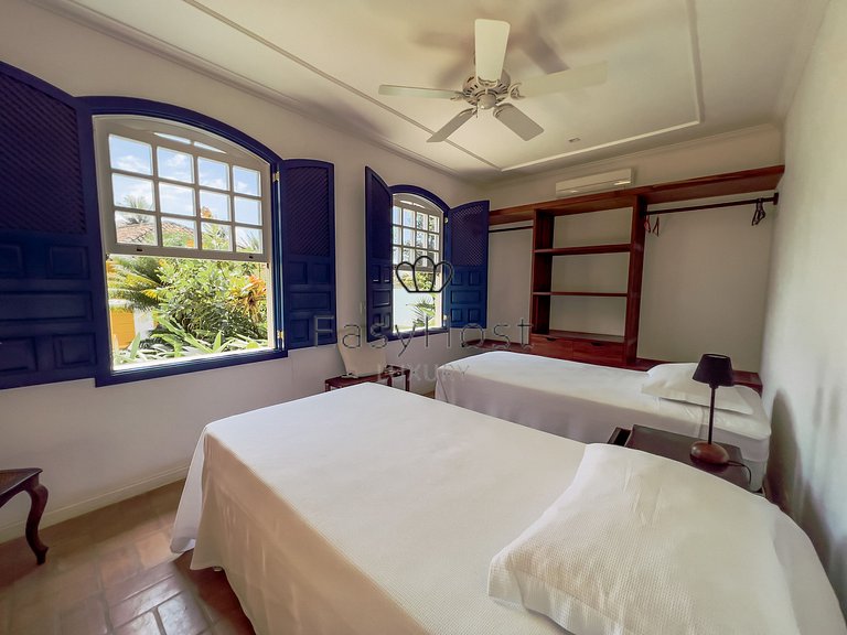 Casa pé na areia à venda em Paraty