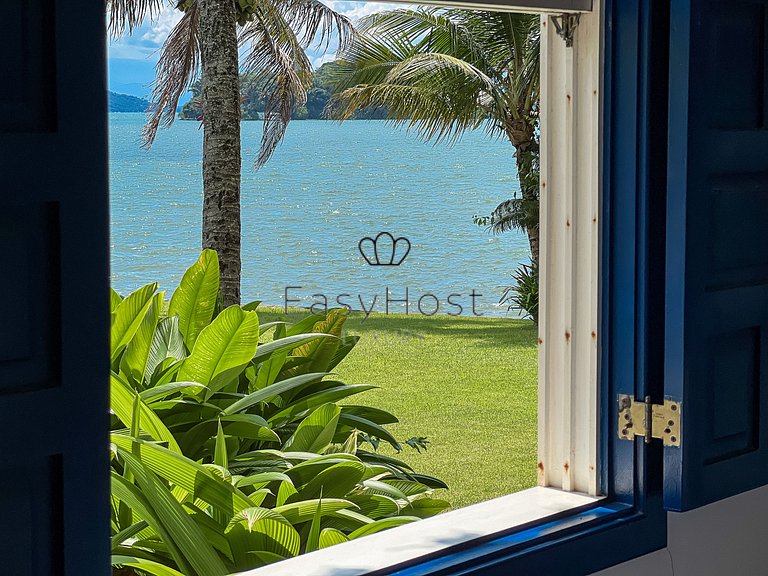 Casa pé na areia à venda em Paraty