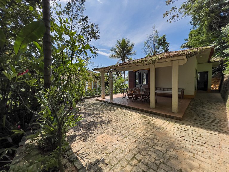 Casa pé na areia à venda em Paraty