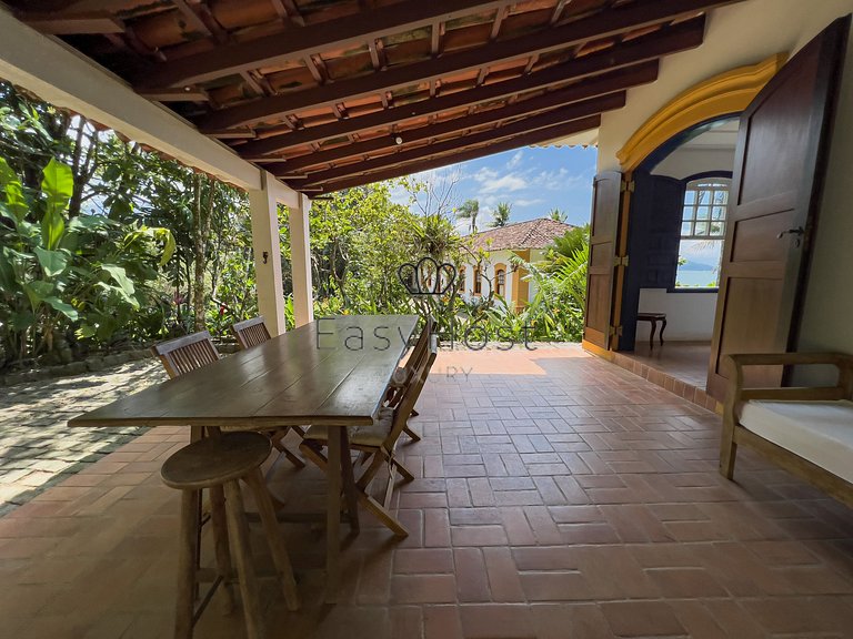 Casa pé na areia à venda em Paraty