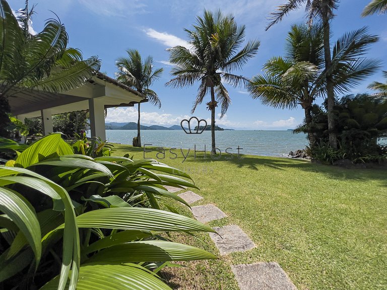 Casa pé na areia à venda em Paraty