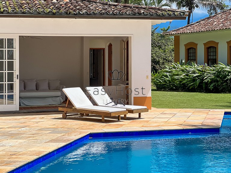 Casa pé na areia à venda em Paraty