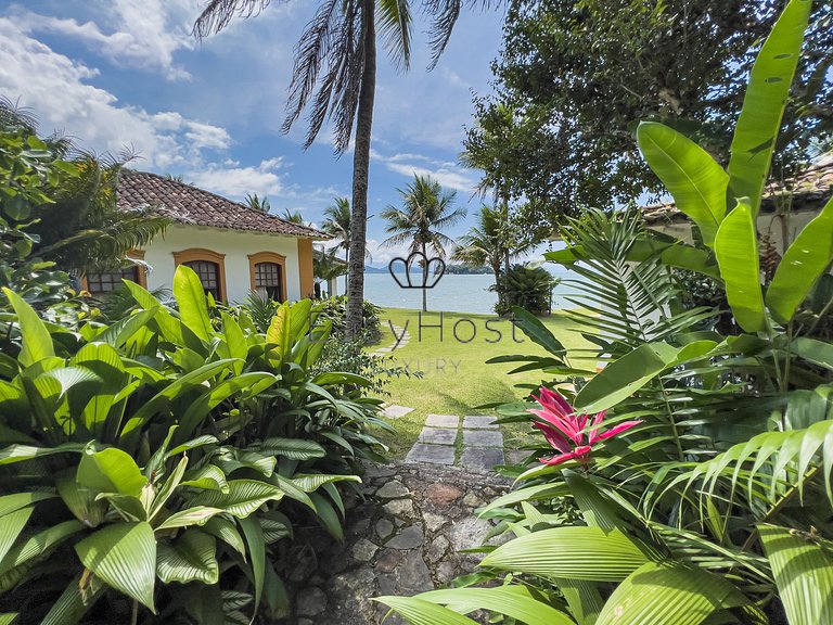 Casa pé na areia à venda em Paraty