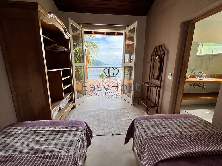 Aluguel de casa luxuosa em Angra com praia e piscina