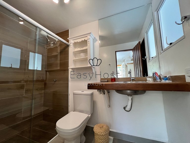 Aluguel de casa luxuosa em Angra com praia e piscina