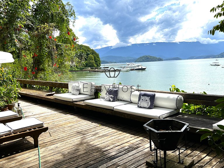 Casa beira mar à venda em Angra dos Reis