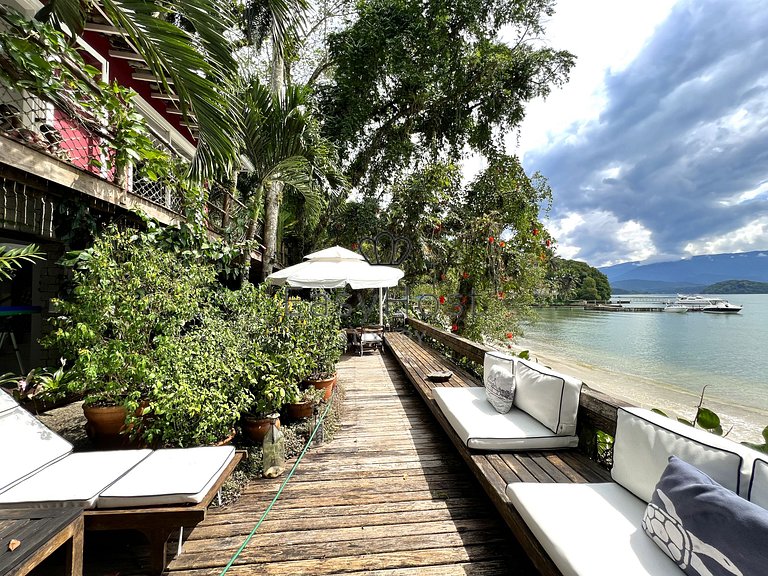 Casa beira mar à venda em Angra dos Reis