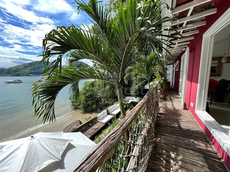 Casa beira mar à venda em Angra dos Reis