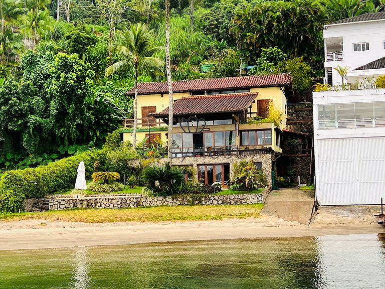 House for sale in Angra dos Reis by the sea