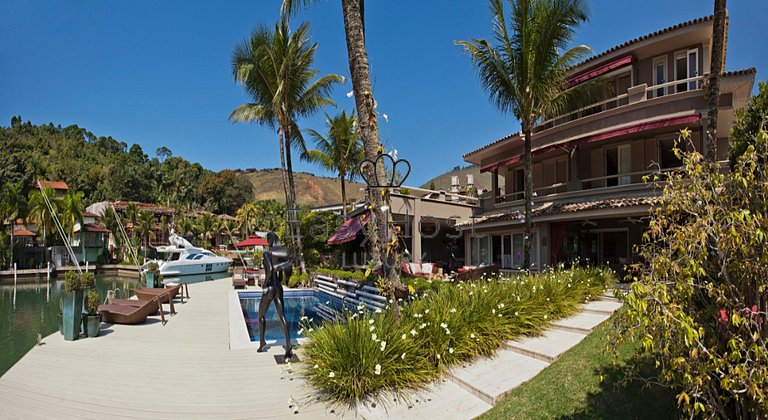 Casa à venda no Condomínio Frade