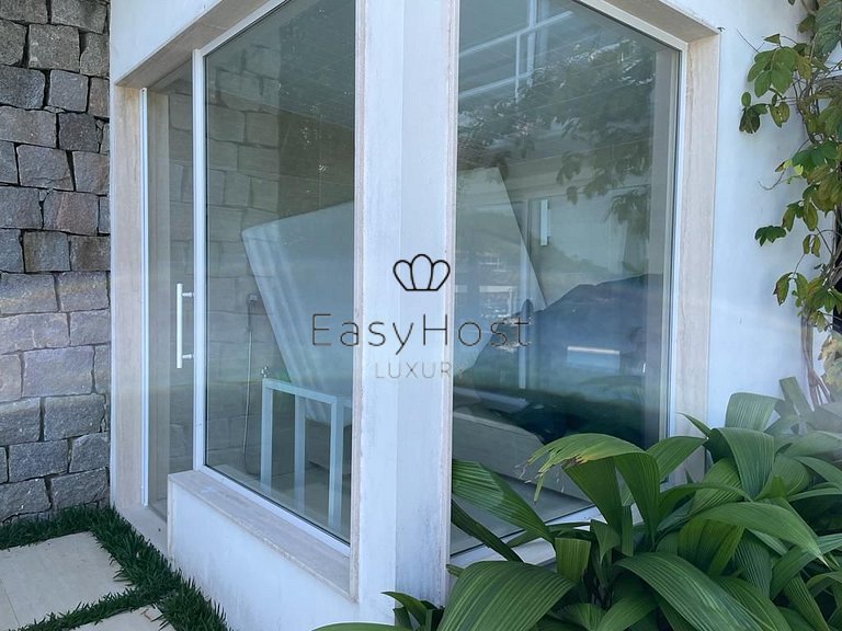 House for sale in Angra dos Reis, with beach and pool.