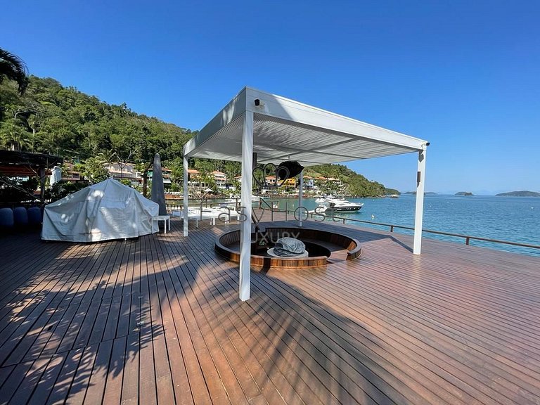 Casa en venta en Angra dos Reis, con playa y piscina.