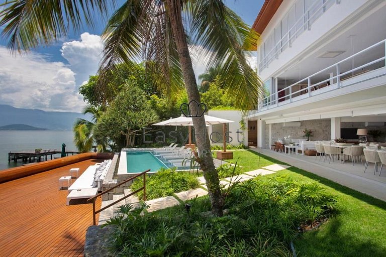 Casa en venta en Angra dos Reis, con playa y piscina.